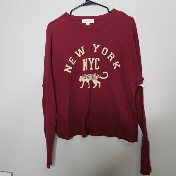 TREASURE & BOND Long Sleeve Graphic Tee In Burgundy- Nyc - Picture 1 of 8